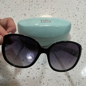TOUS Original pair of sunglasses.